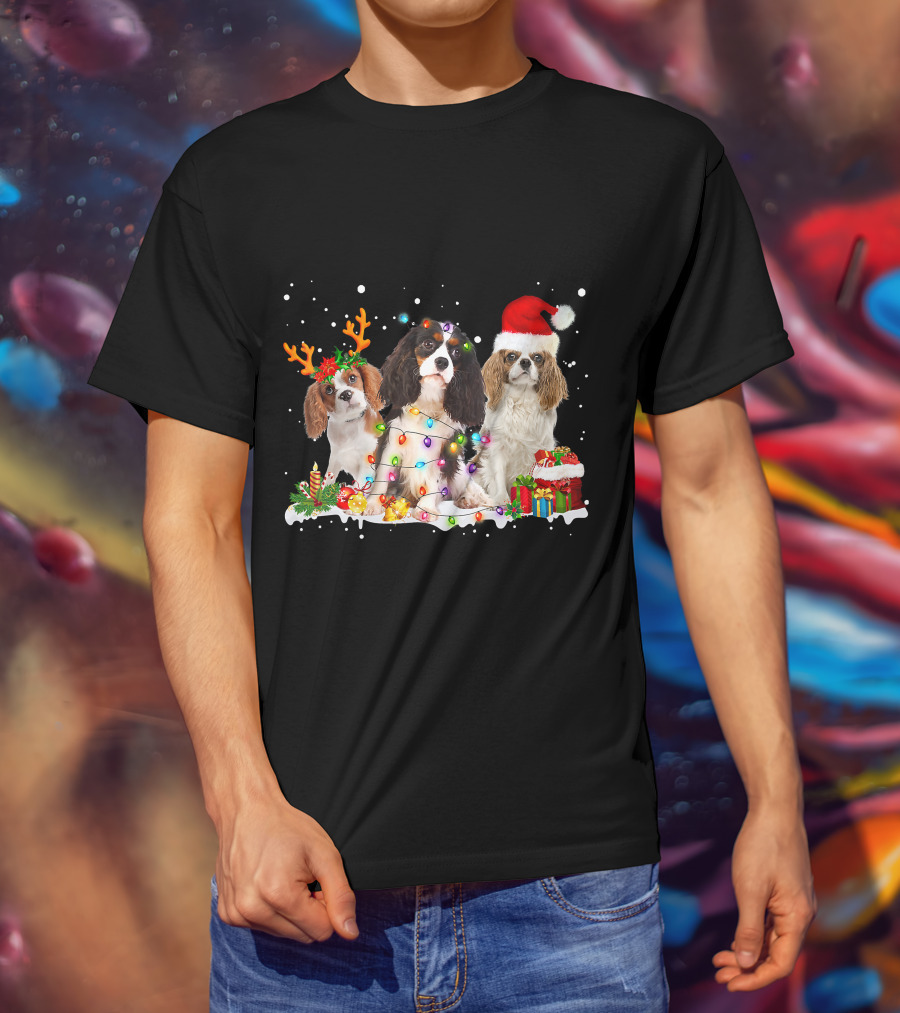 Cavalier King Charles Spaniel Festive Christmas Lights And Santa Hat Snow Scene T-Shirt