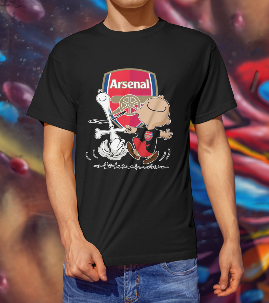 Arsenal Football Club Snoopy Charlie Brown Dancing Badge T-Shirt