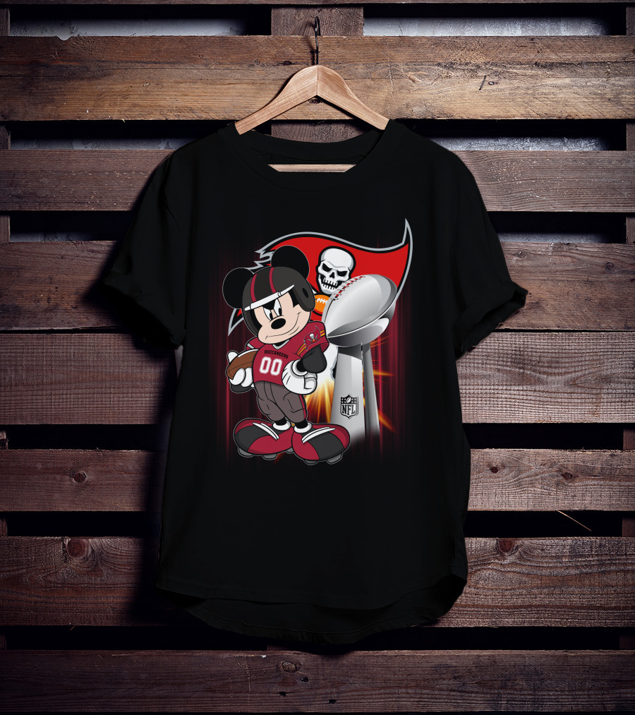 Mickey Buccaneers Nfl Super Bowl Trophy Football Fan Character With Logo And Skull T-Shirt
