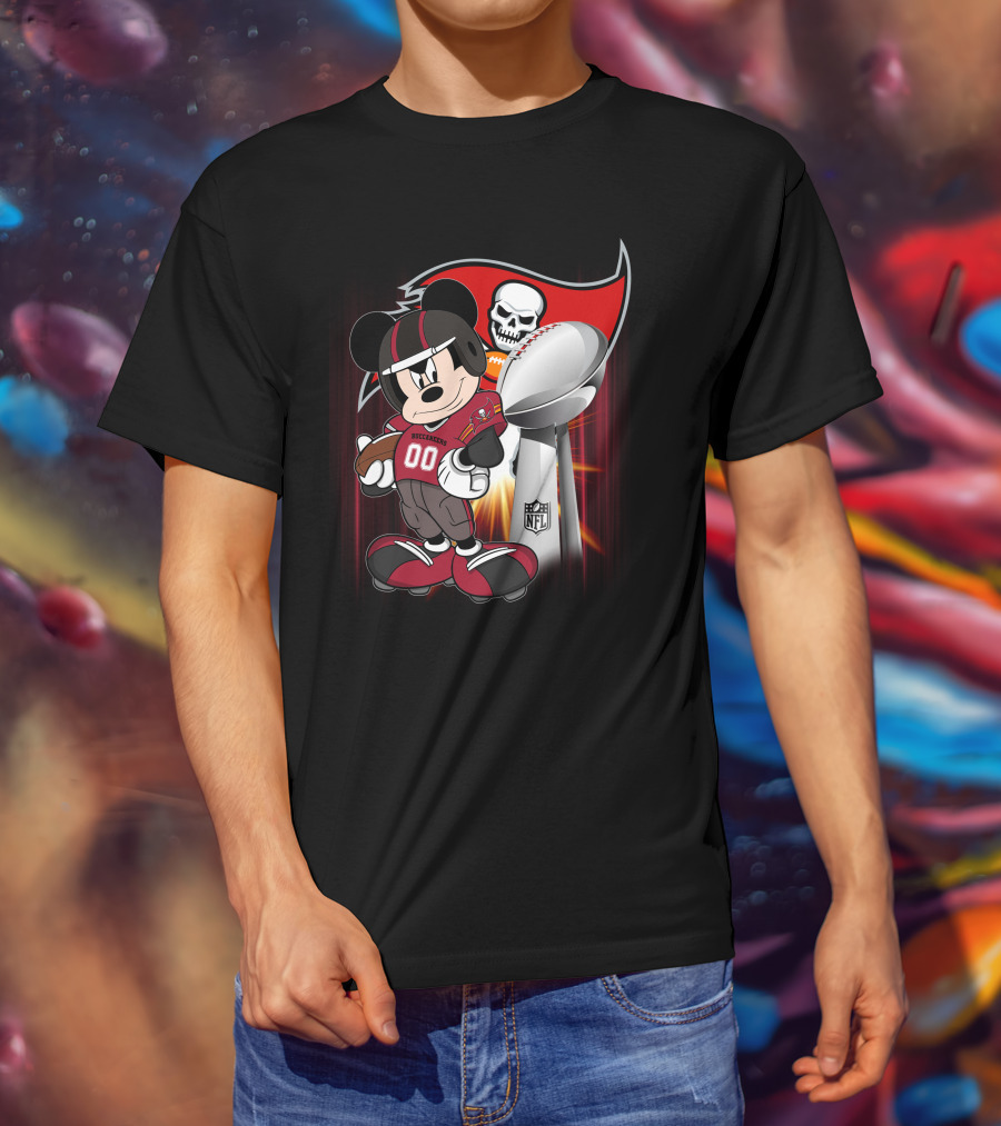 Mickey Buccaneers Nfl Super Bowl Trophy Football Fan Character With Logo And Skull T-Shirt
